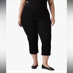 Levi’s Women’s Shaping Skinny Capri Jeans